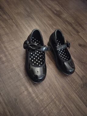 Stelle Black Patent Tap Shoes with Bow  NEVER WORN Size 7
